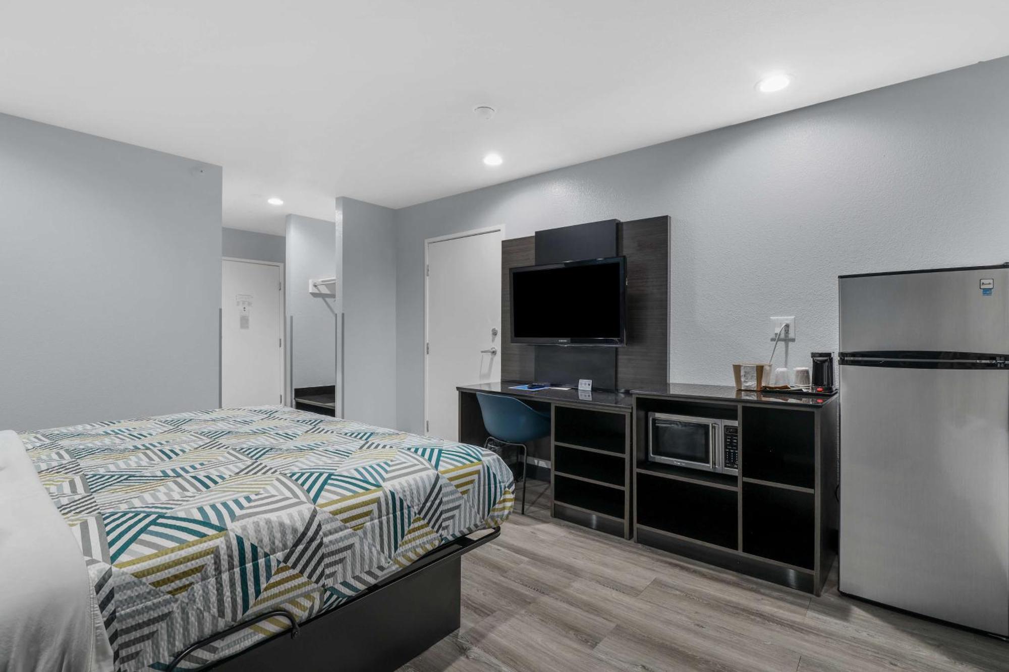 6 Perris, Ca 4*