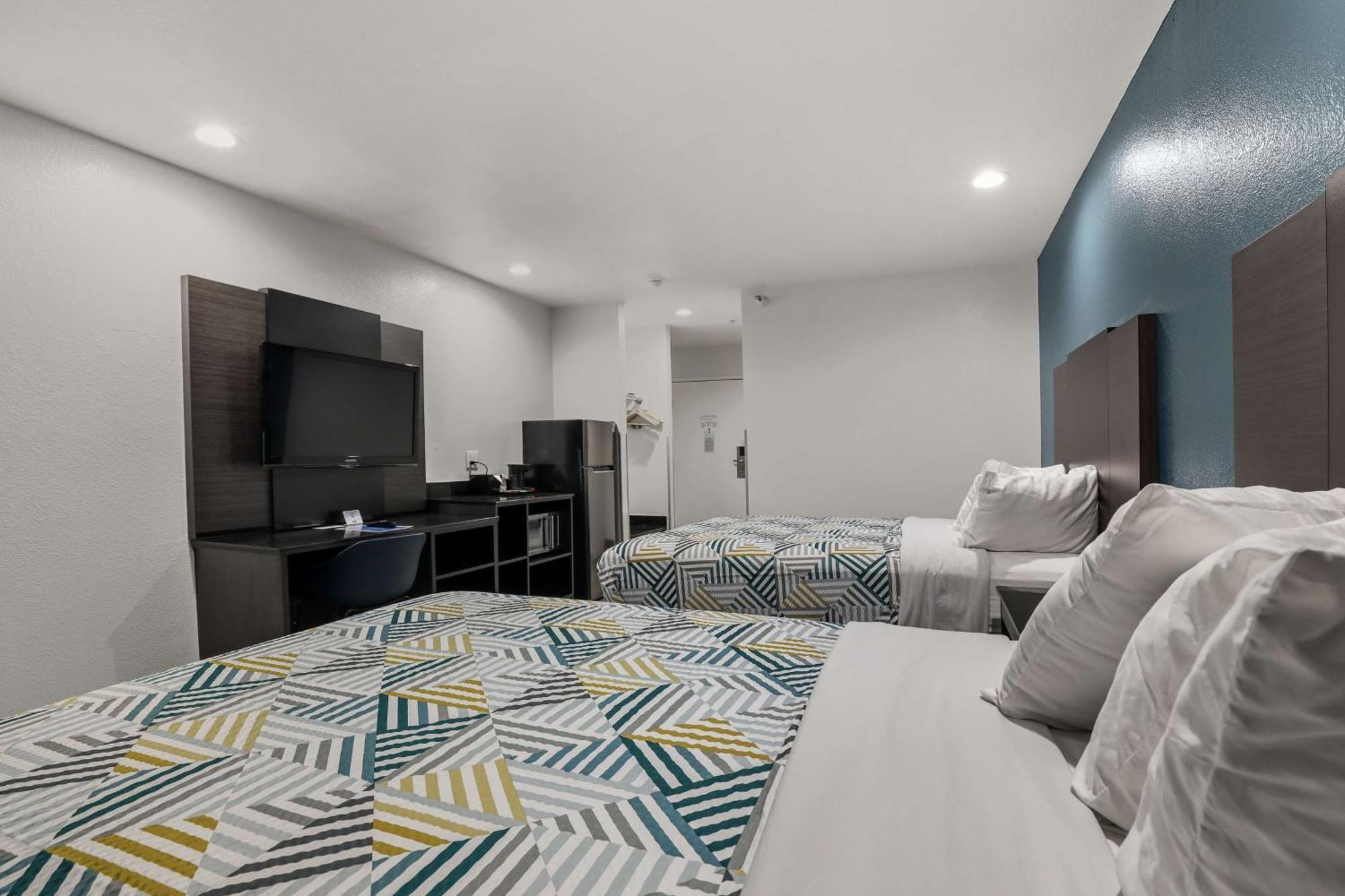 Hotel 6 Perris, Ca 4*