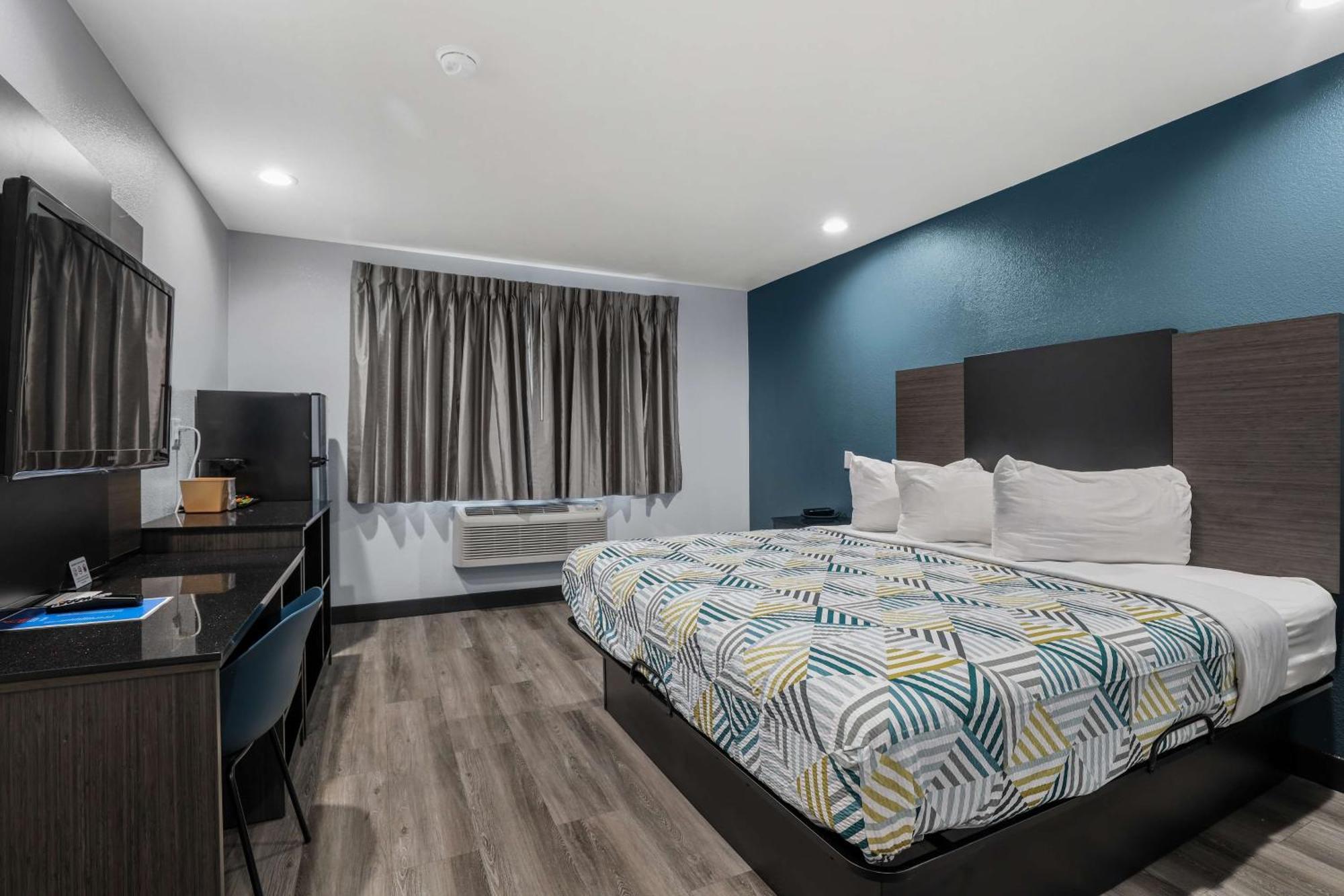6 Perris, Ca Hotel 4*