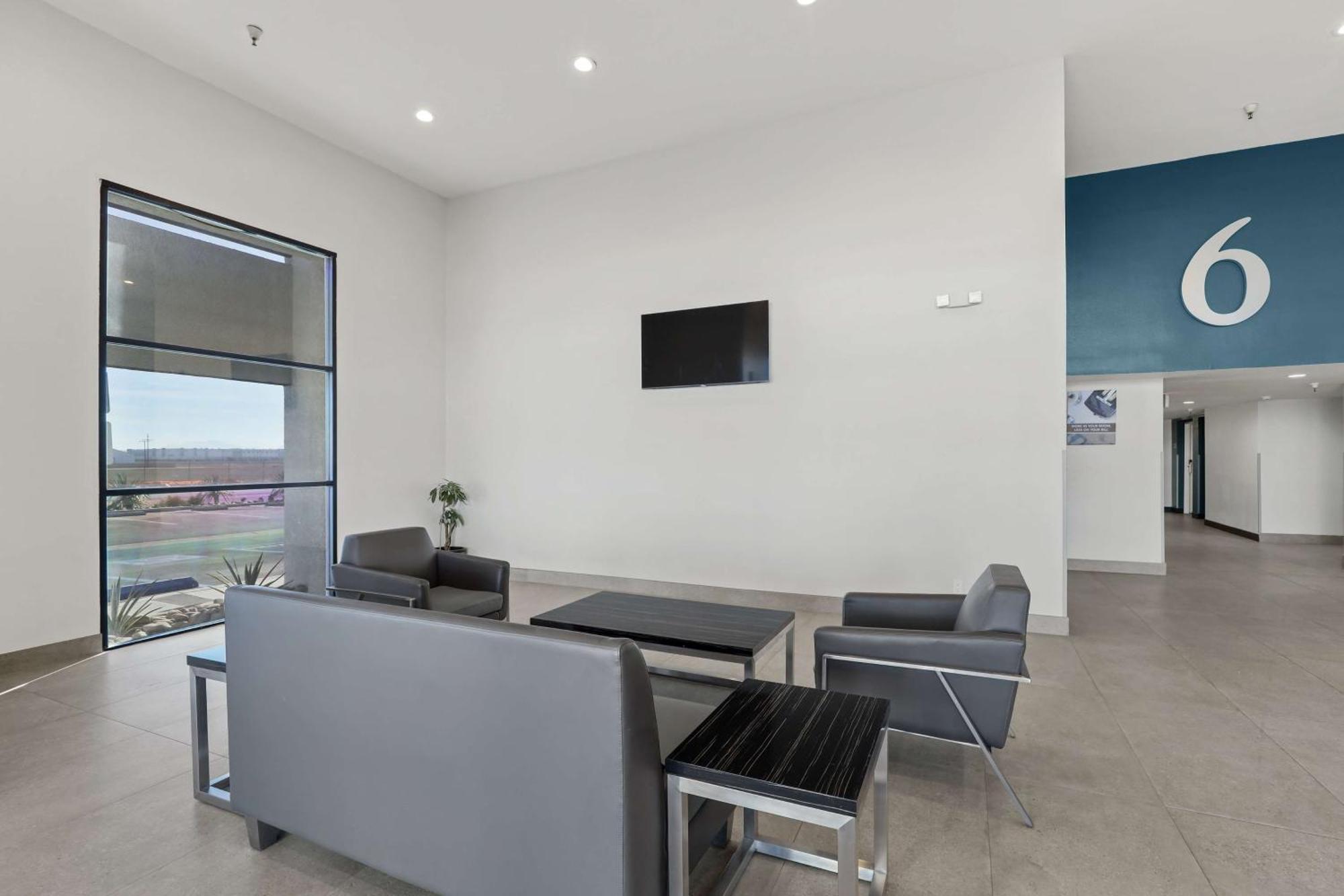 6 Perris, Ca Hotel 4*