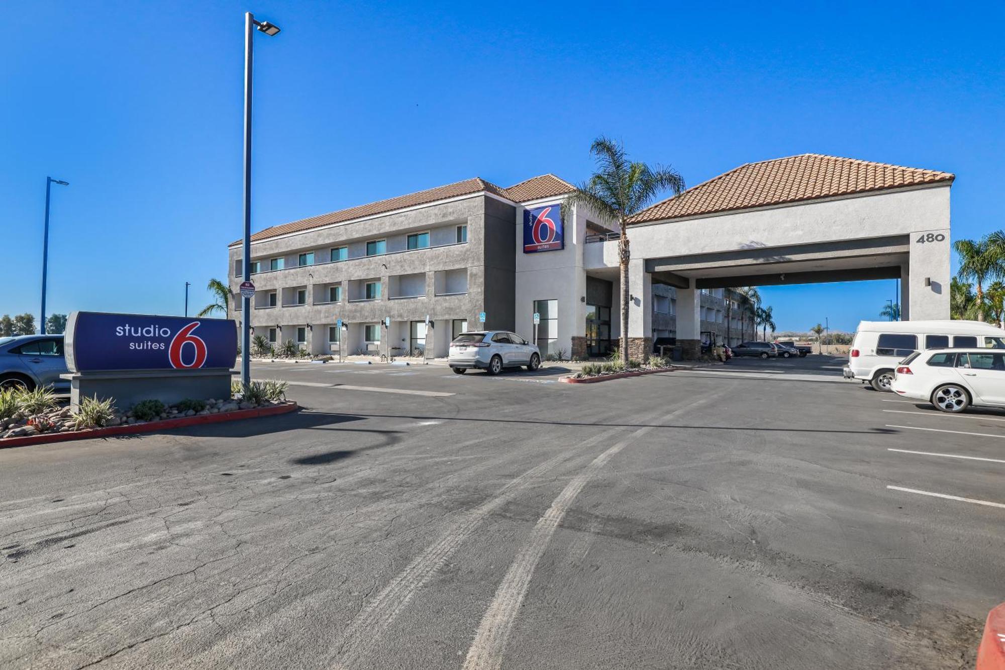 6 Perris, Ca 4* Perris