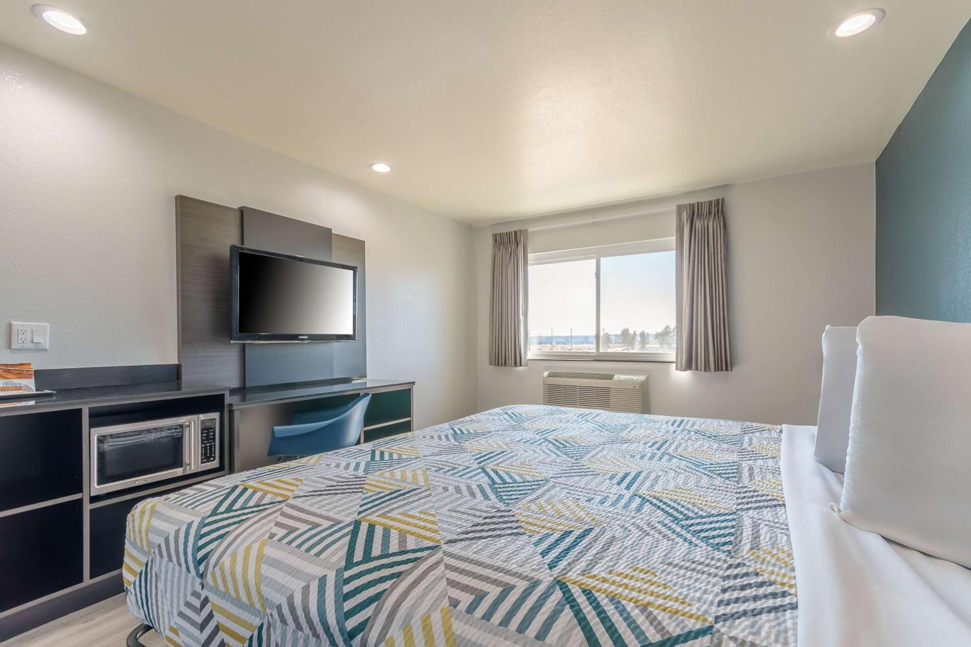 Hotel 6 Perris, Ca