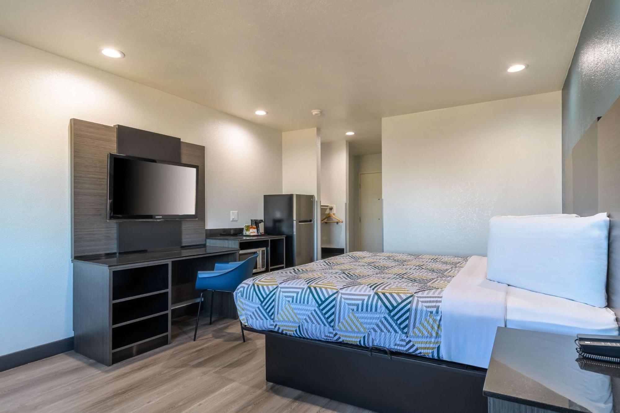 Hotel 6 Perris, Ca 4*