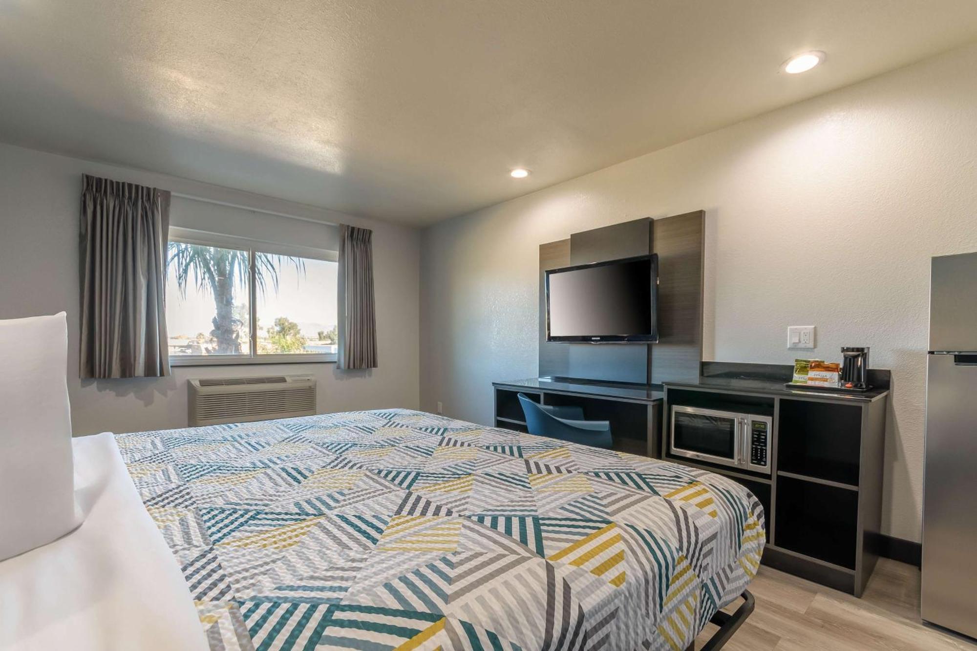 6 Perris, Ca 4*