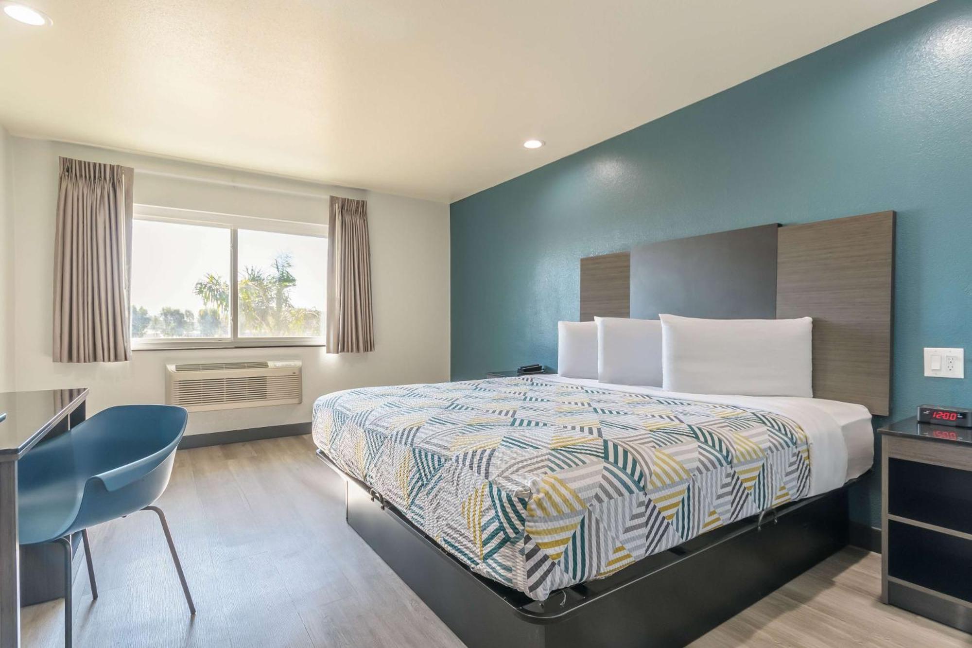 6 Perris, Ca