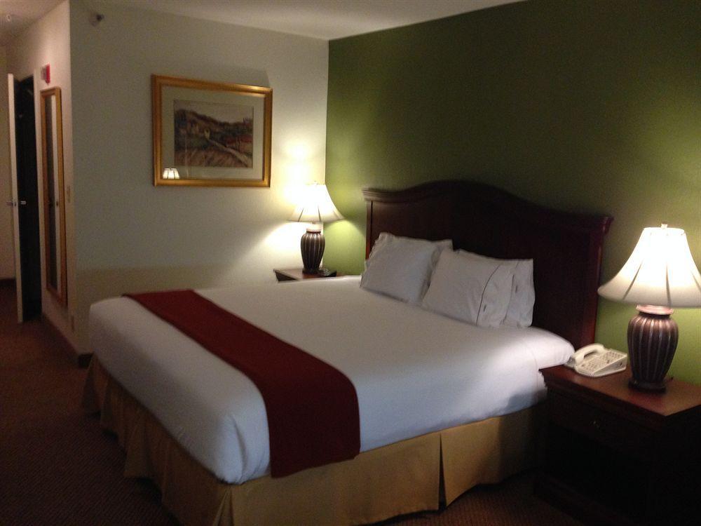 6 Perris, Ca Hotel