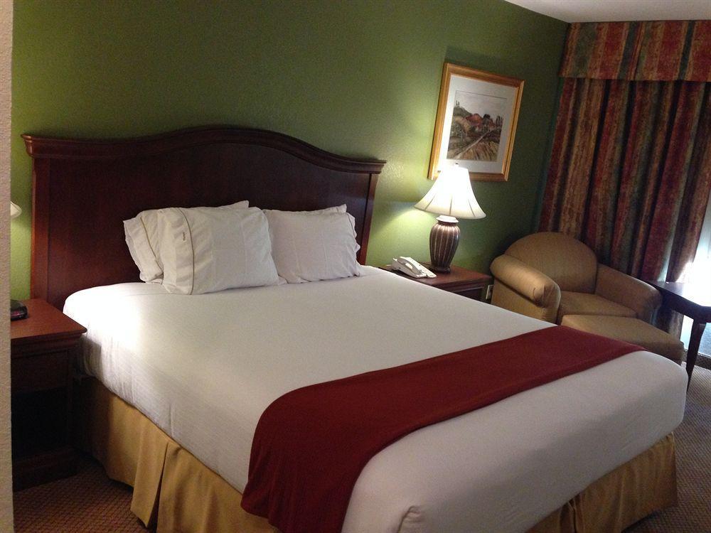 6 Perris, Ca 4* Perris