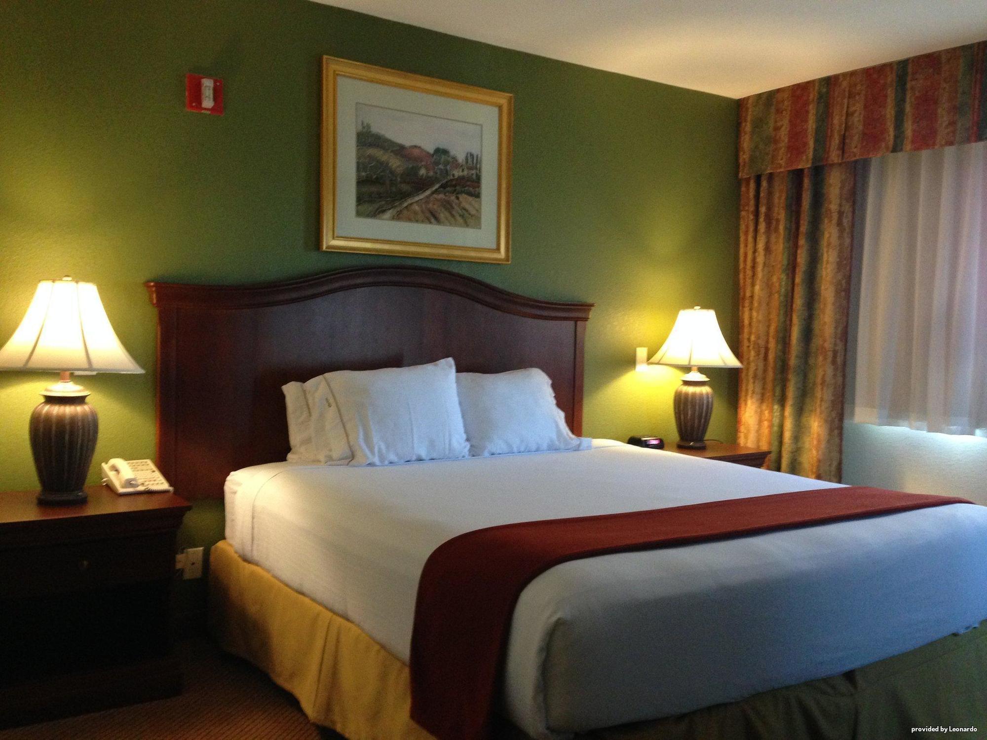 6 Perris, Ca Hotel