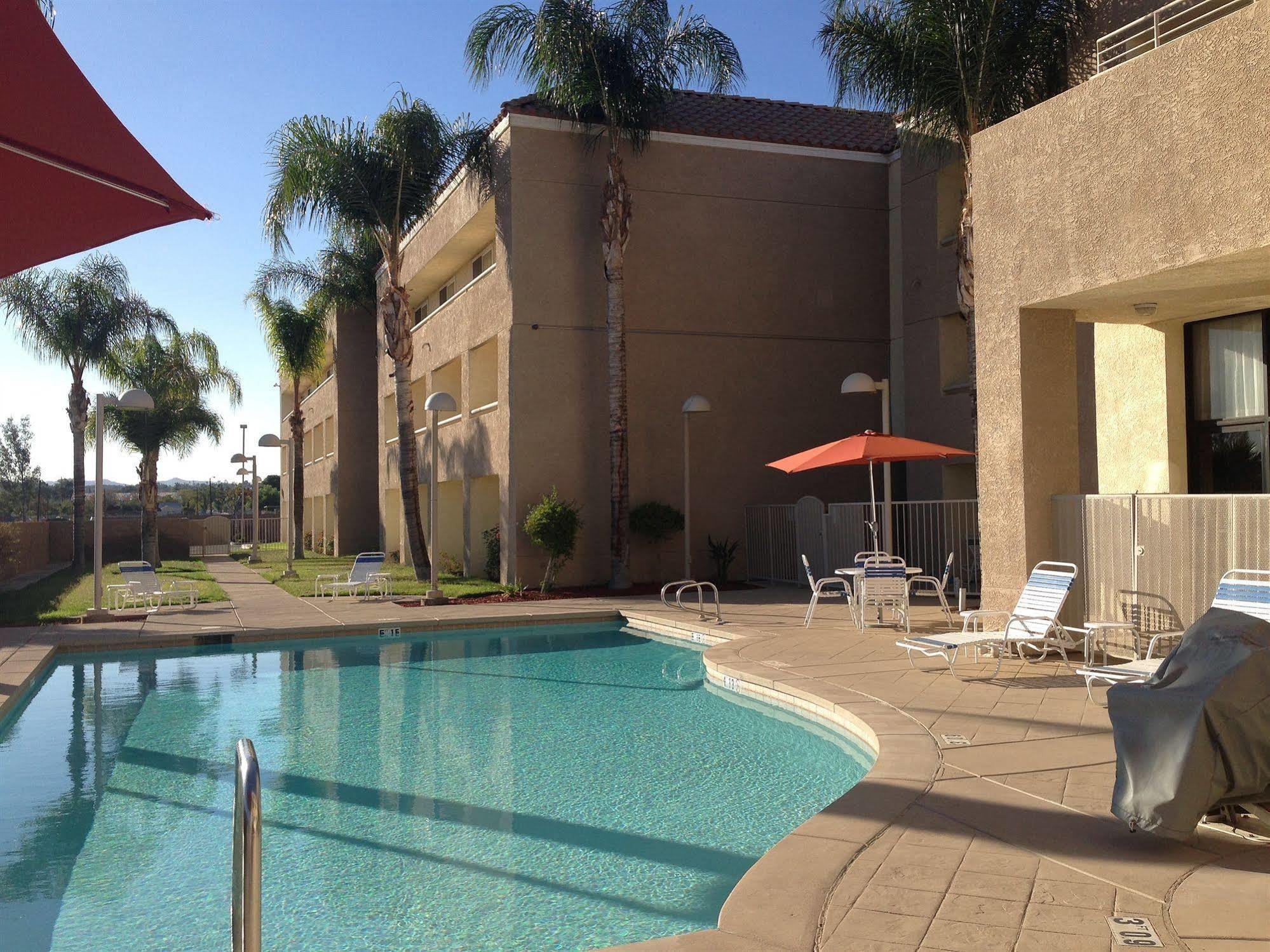 6 Perris, Ca Hotel 4*